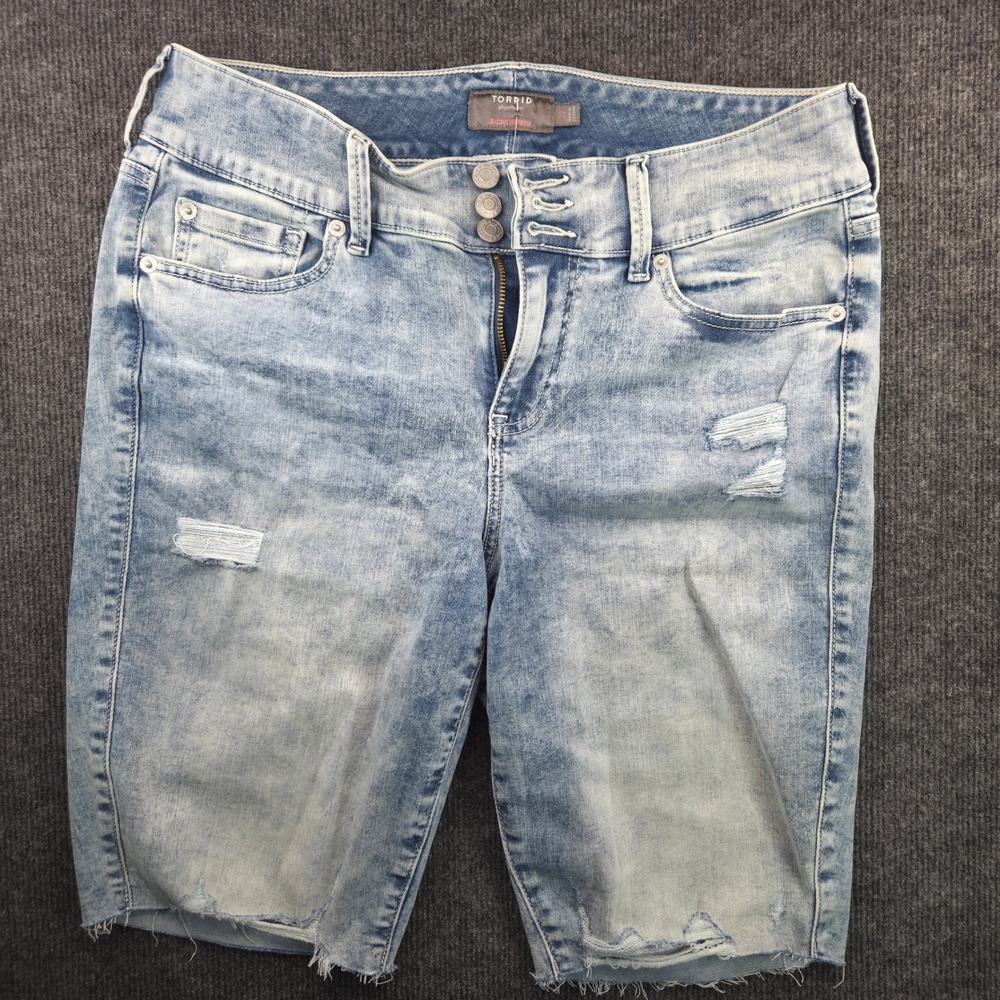 Torrid Jegging Bermuda Shorts 12 Light Wash Distressed Raw Hem Denim 3-Button